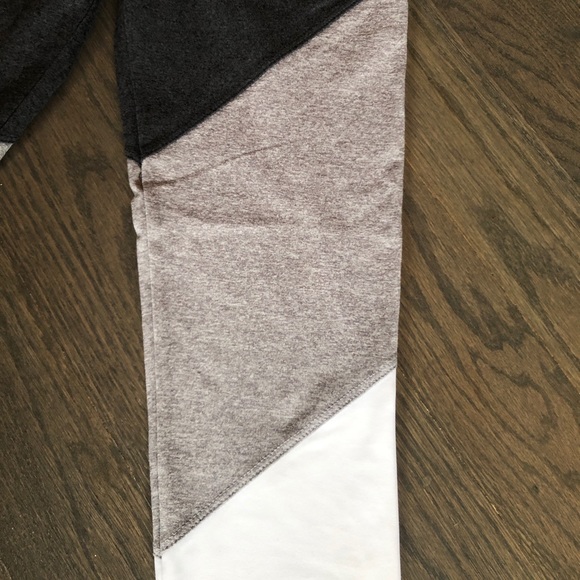 Onzie Like New Women’s Leggings Size: S/M - Picture 2 of 4